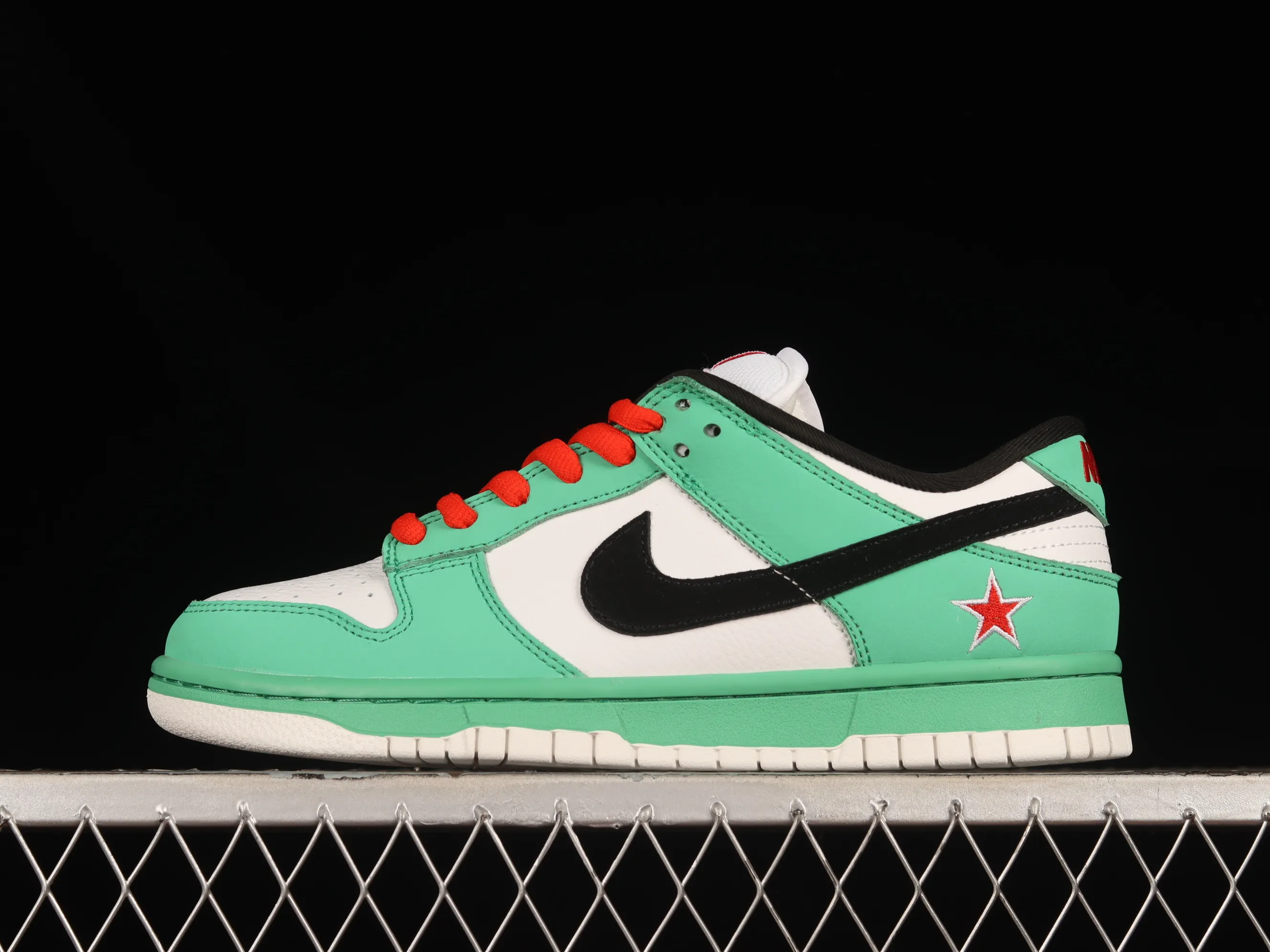 All categories Nk SB Dunk series Nk SB Dunk Low low-top sneakers Nk Dunk SB Low Heineken Heineken ultra-limited edition low-top sports and leisure sneakers 304292-302